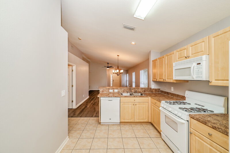 1,945/Mo, 11104 Robin Lake Ct Riverview, FL 33569 Kitchen View