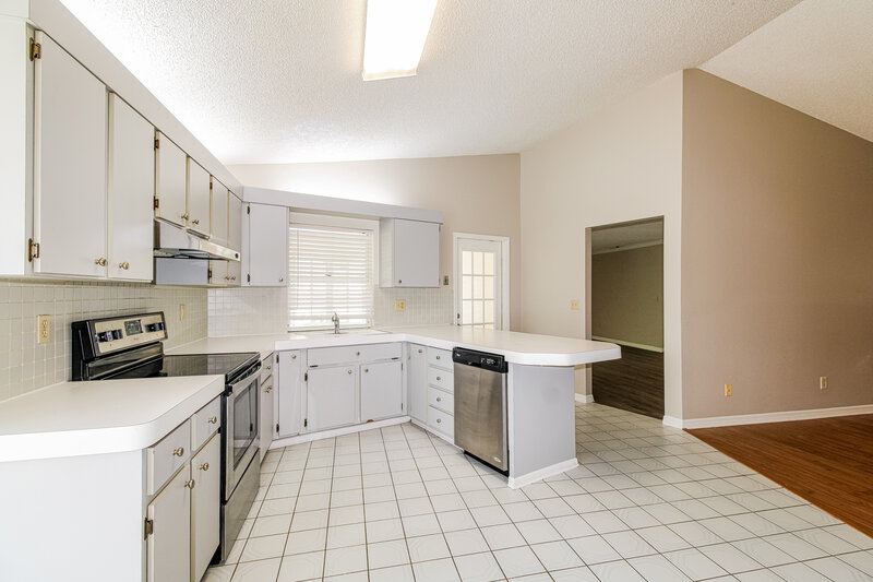 0/Mo, 9132 Hawkins Ct New Port Richey, FL 34655 Kitchen View