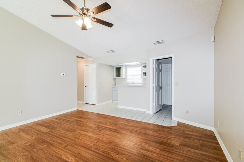0/Mo, 9132 Hawkins Ct New Port Richey, FL 34655 Family Room View