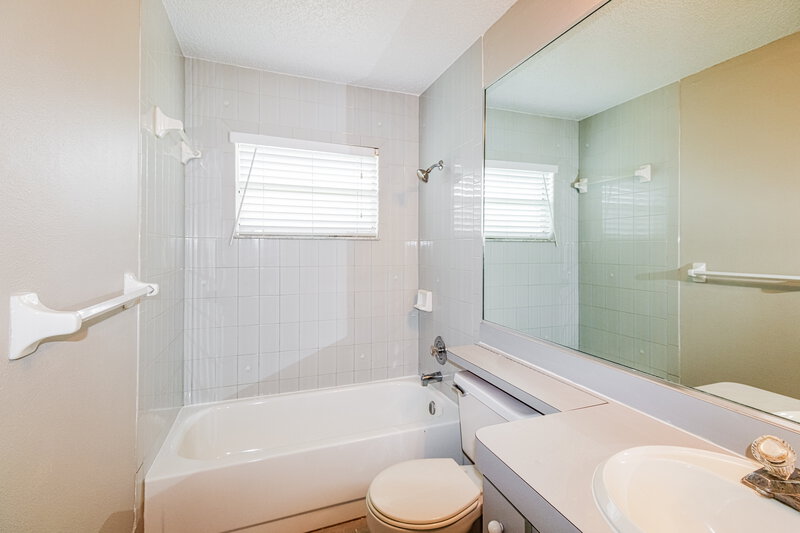 0/Mo, 9132 Hawkins Ct New Port Richey, FL 34655 Bathroom View
