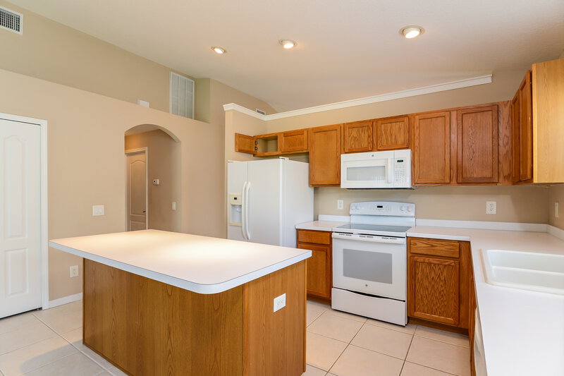 4,140/Mo, 3230 Prairie Iris Dr Land O' Lakes, FL 34638 Kitchen View 2