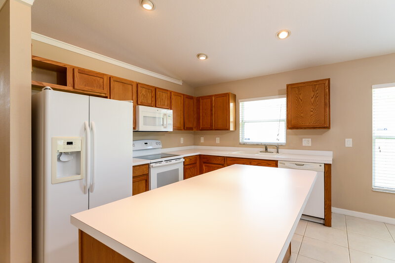 4,140/Mo, 3230 Prairie Iris Dr Land O' Lakes, FL 34638 Kitchen View 3