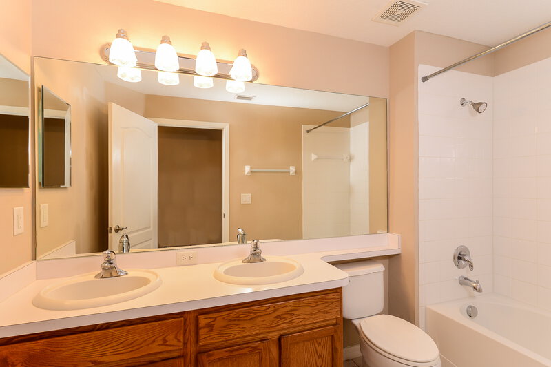 4,140/Mo, 3230 Prairie Iris Dr Land O' Lakes, FL 34638 Bathroom View