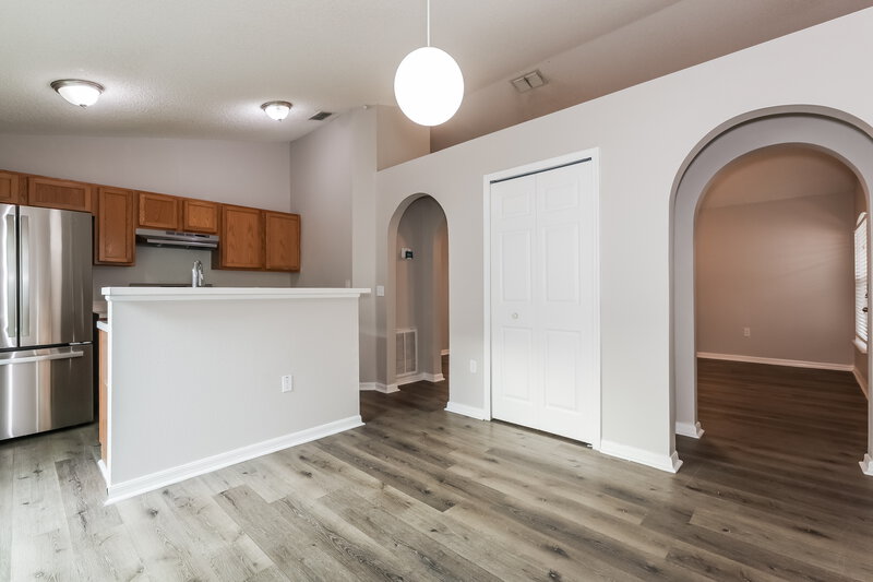 2,095/Mo, 30319 Birdhouse Dr Wesley Chapel, FL 33545 Dining Room View 2