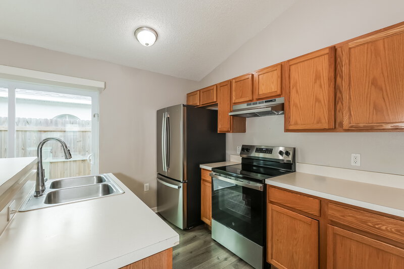 2,095/Mo, 30319 Birdhouse Dr Wesley Chapel, FL 33545 Kitchen View 2