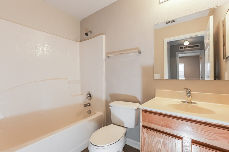 2,095/Mo, 30319 Birdhouse Dr Wesley Chapel, FL 33545 Bathroom View