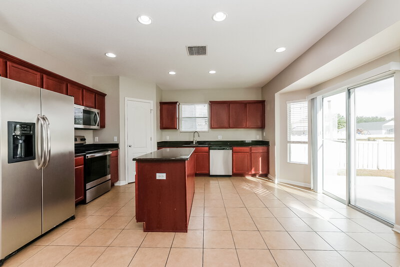 2,475/Mo, 12608 Evington Point Dr Riverview, FL 33579 Kitchen View