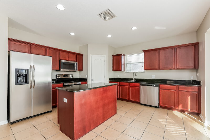 2,475/Mo, 12608 Evington Point Dr Riverview, FL 33579 Kitchen View 2