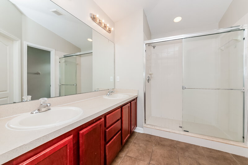 2,475/Mo, 12608 Evington Point Dr Riverview, FL 33579 Main Bathroom View