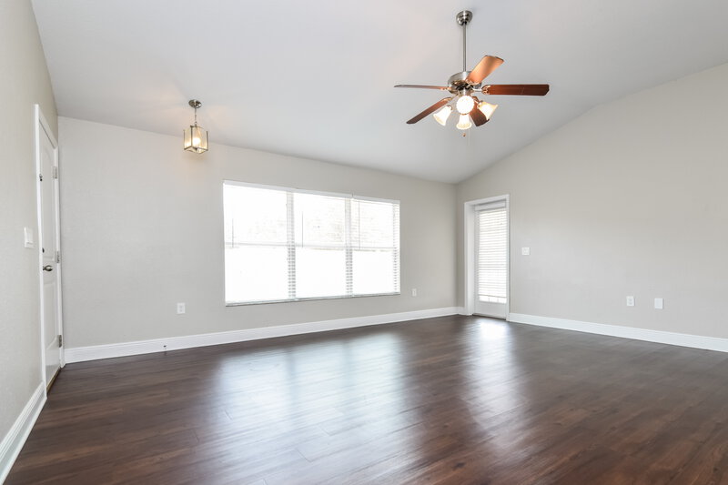 1,915/Mo, 10755 Standing Stone Dr Wimauma, FL 33598 Living Room View 2