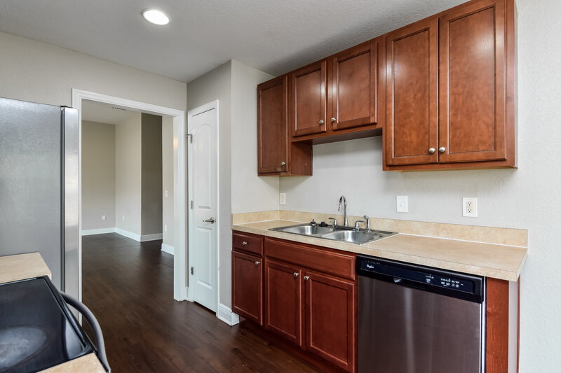 1,915/Mo, 10755 Standing Stone Dr Wimauma, FL 33598 Kitchen View