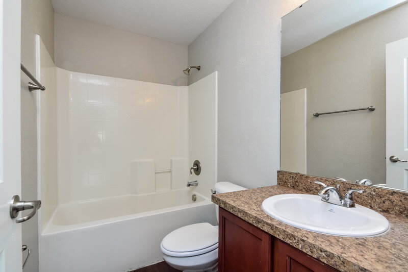 1,915/Mo, 10755 Standing Stone Dr Wimauma, FL 33598 Bathroom View