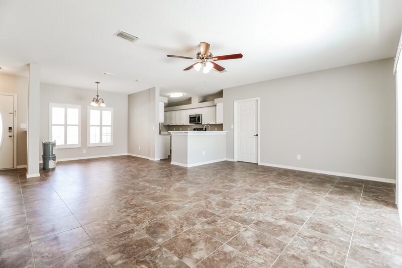 2,255/Mo, 721 Sandy Hills Ave Tarpon Springs, FL 34689 Living Room View 2