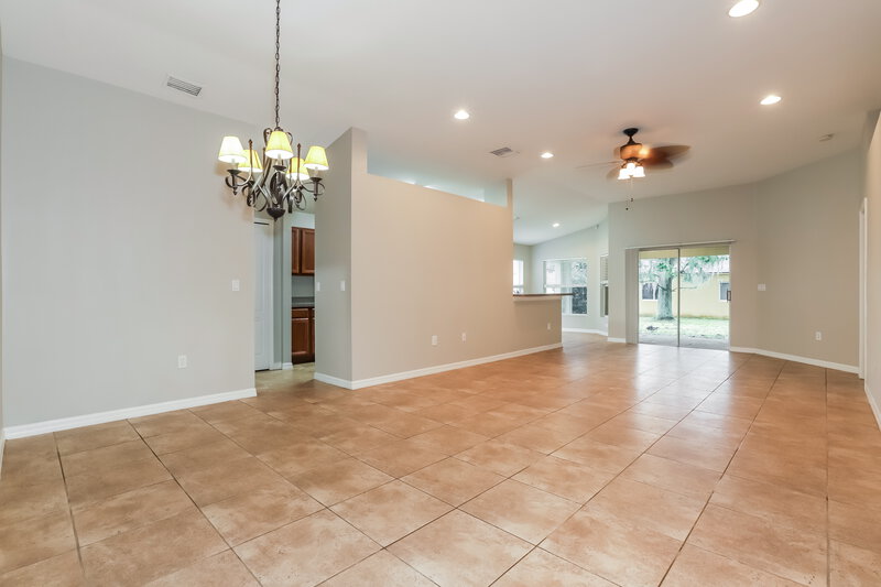 2,265/Mo, 721 Straw Lake Dr Brandon, FL 33510 Dining Room View 2