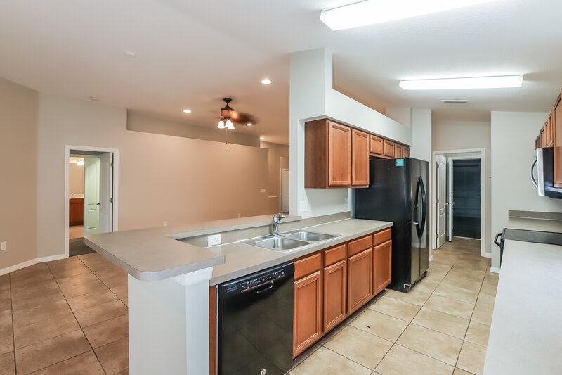 2,265/Mo, 721 Straw Lake Dr Brandon, FL 33510 Kitchen View 2
