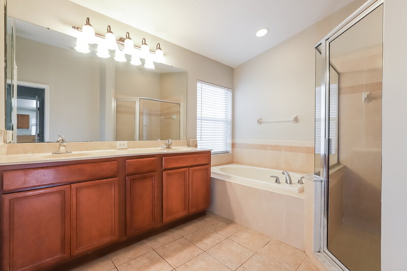 2,265/Mo, 721 Straw Lake Dr Brandon, FL 33510 Main Bathroom View