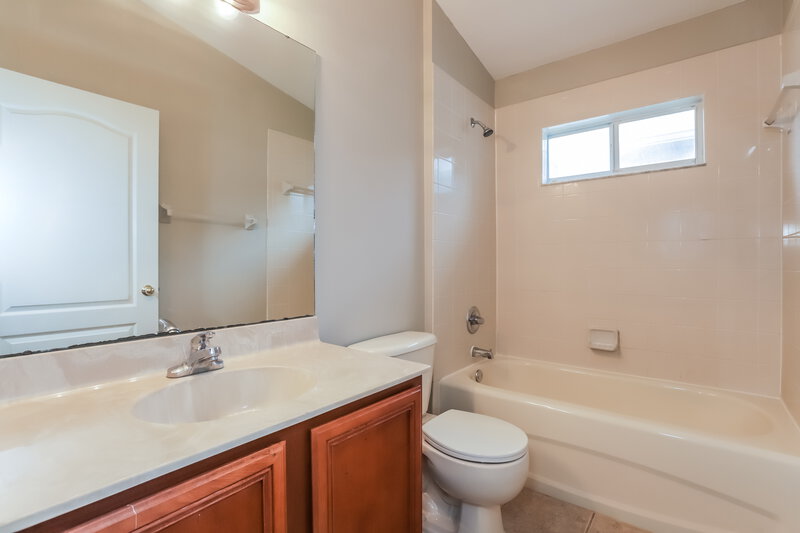 2,265/Mo, 721 Straw Lake Dr Brandon, FL 33510 Bathroom View
