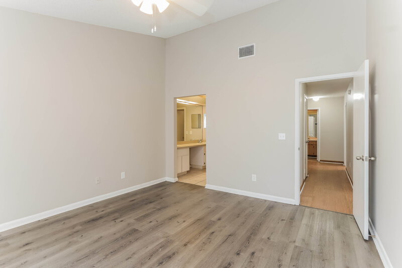 2,245/Mo, 24714 Silversmith Dr Lutz, FL 33559 Main Bedroom View