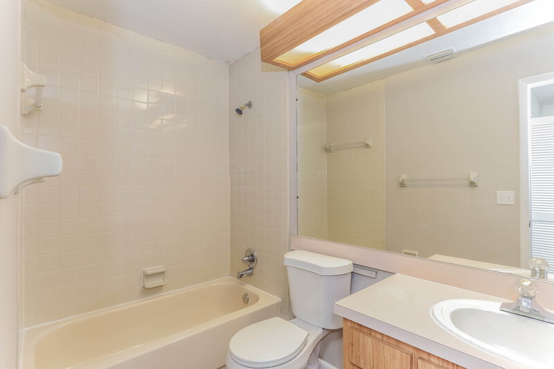 2,245/Mo, 24714 Silversmith Dr Lutz, FL 33559 Bathroom View