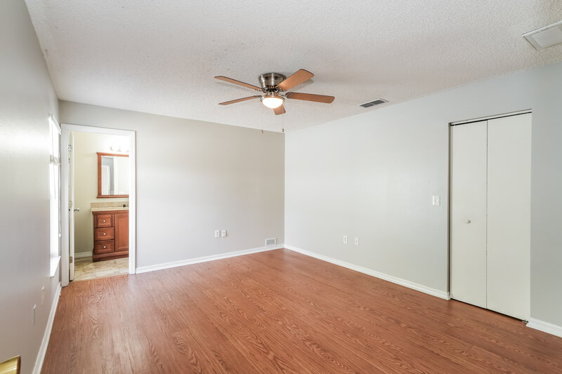 1,860/Mo, 7921 Chadwick Dr New Port Richey, FL 34654 Main Bedroom View