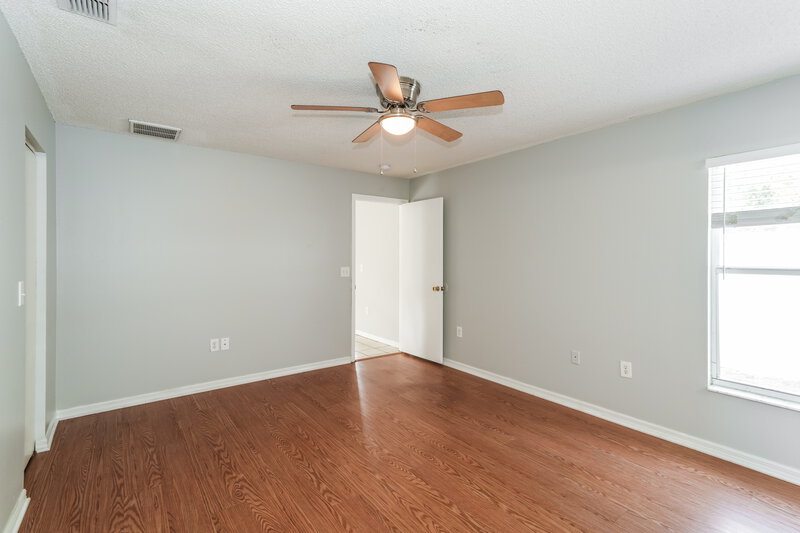 1,860/Mo, 7921 Chadwick Dr New Port Richey, FL 34654 Main Bedroom View 2