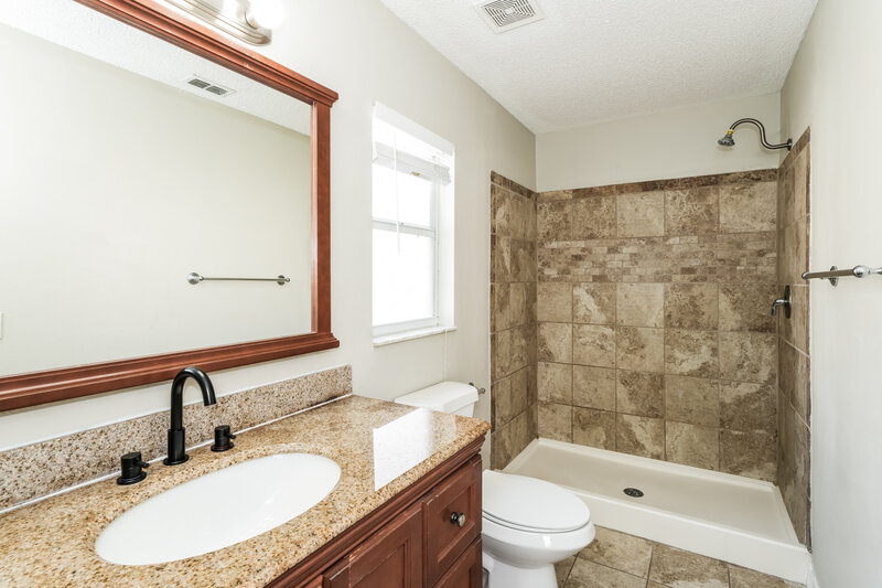 1,860/Mo, 7921 Chadwick Dr New Port Richey, FL 34654 Main Bathroom View