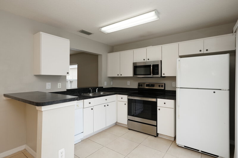 1,960/Mo, 1414 Delano Trent St Ruskin, FL 33570 Kitchen View