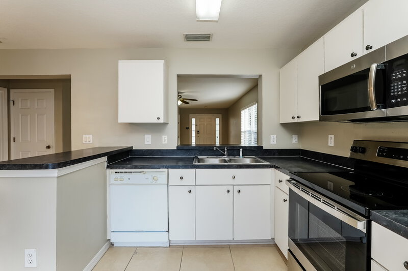 1,960/Mo, 1414 Delano Trent St Ruskin, FL 33570 Kitchen View 2
