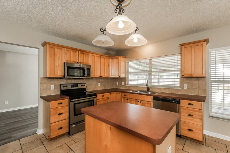 2,460/Mo, 2601 Berryvine Pl Valrico, FL 33596 Kitchen View 2