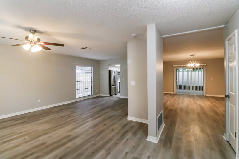 2,245/Mo, 14708 Oak Vine Dr Lutz, FL 33559 Living Room View 2