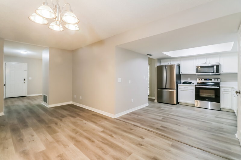 2,245/Mo, 14708 Oak Vine Dr Lutz, FL 33559 Dining Room View 2