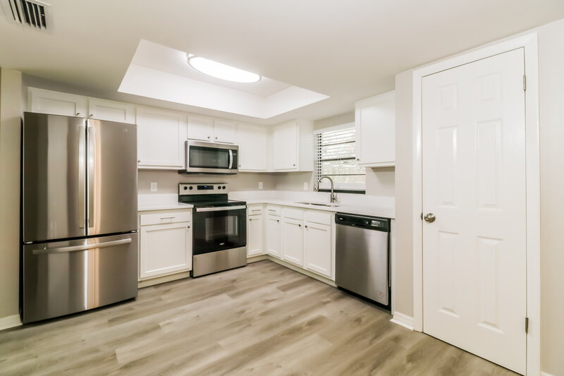 2,245/Mo, 14708 Oak Vine Dr Lutz, FL 33559 Kitchen View