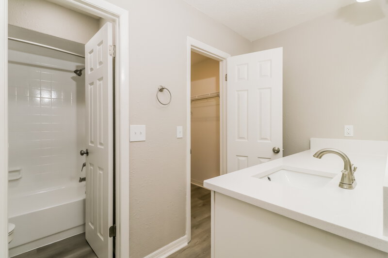 2,245/Mo, 14708 Oak Vine Dr Lutz, FL 33559 Main Bathroom View