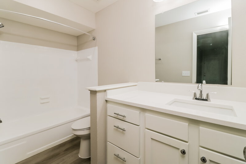 2,245/Mo, 14708 Oak Vine Dr Lutz, FL 33559 Bathroom View