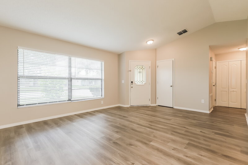 2,305/Mo, 1401 Glenmere Dr Brandon, FL 33511 Living Room View 2