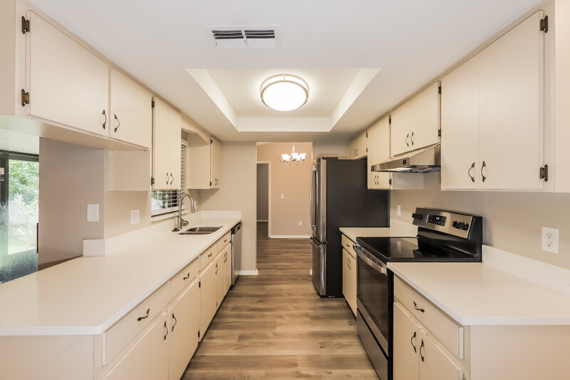 2,305/Mo, 1401 Glenmere Dr Brandon, FL 33511 Kitchen View