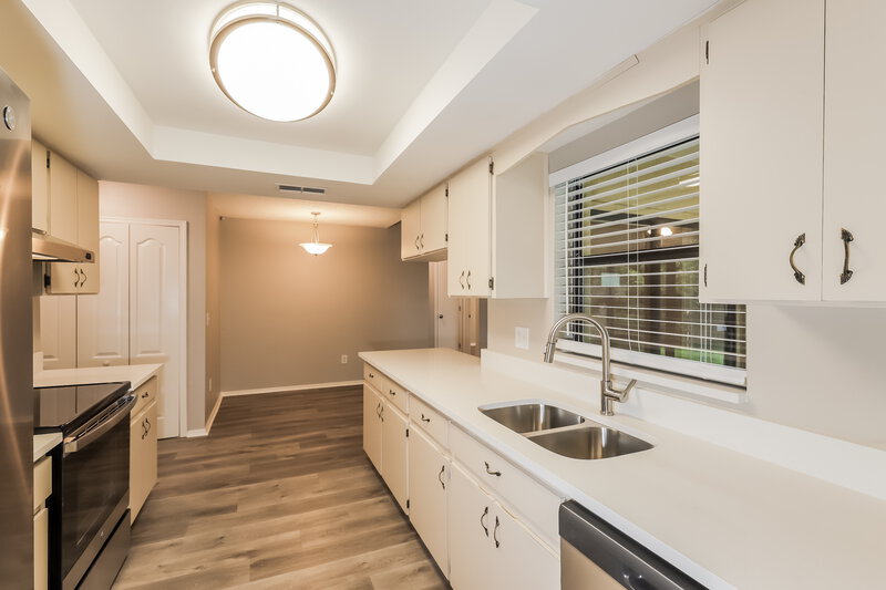 2,305/Mo, 1401 Glenmere Dr Brandon, FL 33511 Kitchen View 2