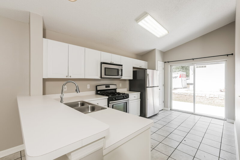1,930/Mo, 3406 Palm Beach Dr Valrico, FL 33594 Kitchen View 2
