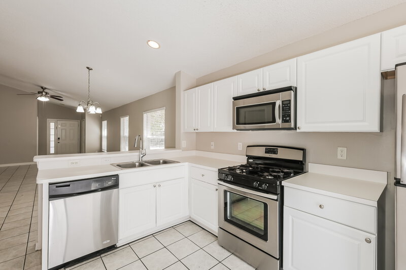 1,930/Mo, 3406 Palm Beach Dr Valrico, FL 33594 Kitchen View 4
