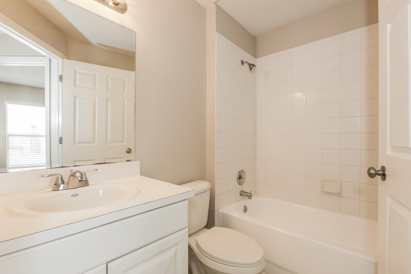 1,930/Mo, 3406 Palm Beach Dr Valrico, FL 33594 Bathroom View