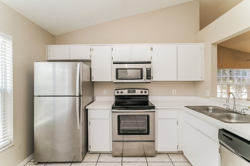 1,830/Mo, 1327 Dew Bloom Rd Valrico, FL 33594 Kitchen View 2
