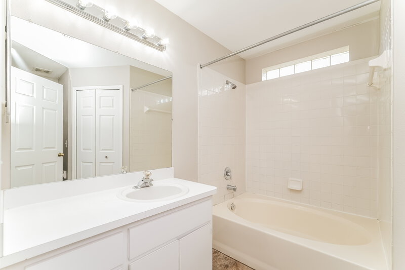 1,830/Mo, 1327 Dew Bloom Rd Valrico, FL 33594 Main Bathroom View