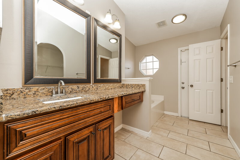 2,265/Mo, 1106 Soaring Osprey Way Valrico, FL 33594 Main Bathroom View