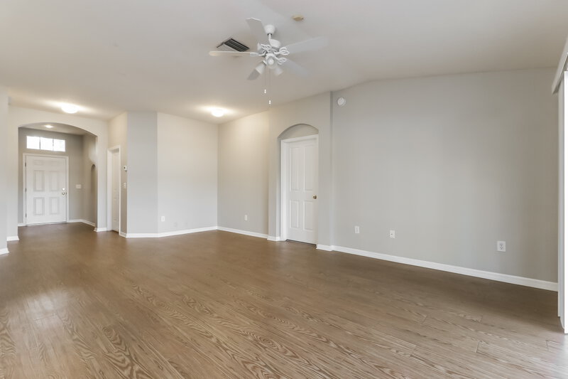 2,240/Mo, 29429 Crossland Dr Wesley Chapel, FL 33543 Living Room View 3