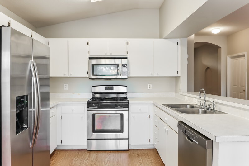 2,240/Mo, 29429 Crossland Dr Wesley Chapel, FL 33543 Kitchen View