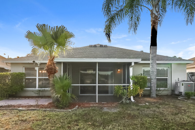 2,240/Mo, 29429 Crossland Dr Wesley Chapel, FL 33543 Rear View