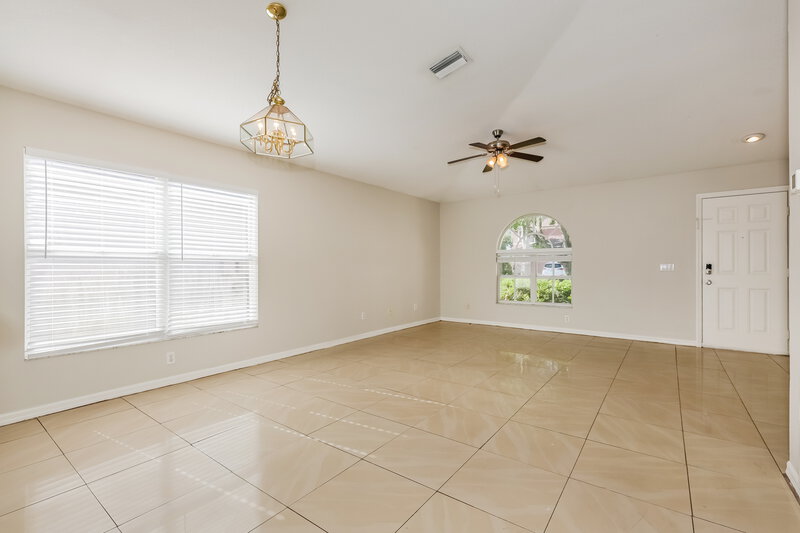 1,945/Mo, 1022 Harvest Moon Dr Seffner, FL 33584 Living Room View