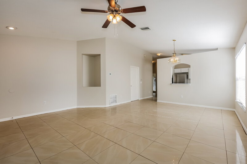 1,945/Mo, 1022 Harvest Moon Dr Seffner, FL 33584 Living Room View 2
