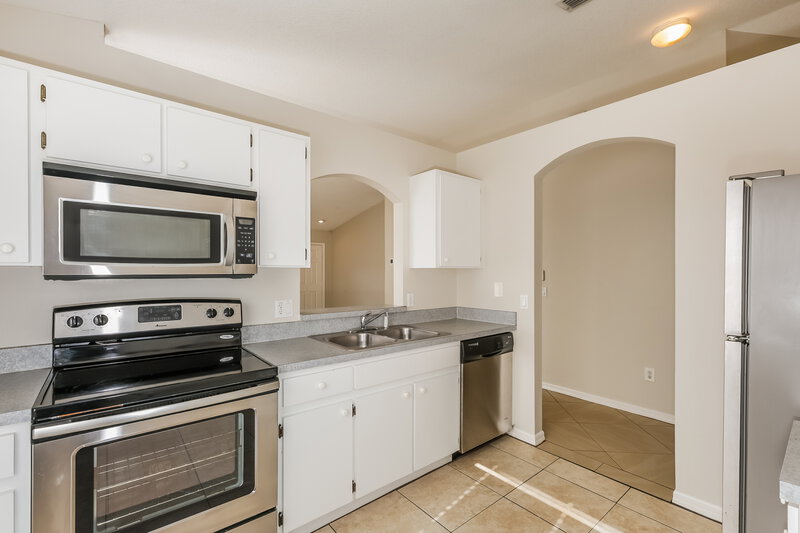 1,945/Mo, 1022 Harvest Moon Dr Seffner, FL 33584 Kitchen View 2