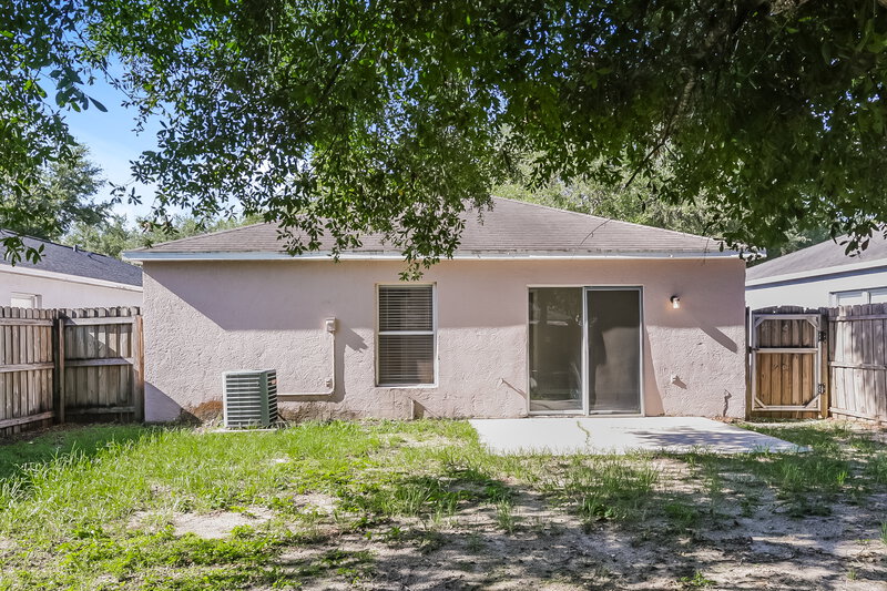 1,945/Mo, 1022 Harvest Moon Dr Seffner, FL 33584 Rear View